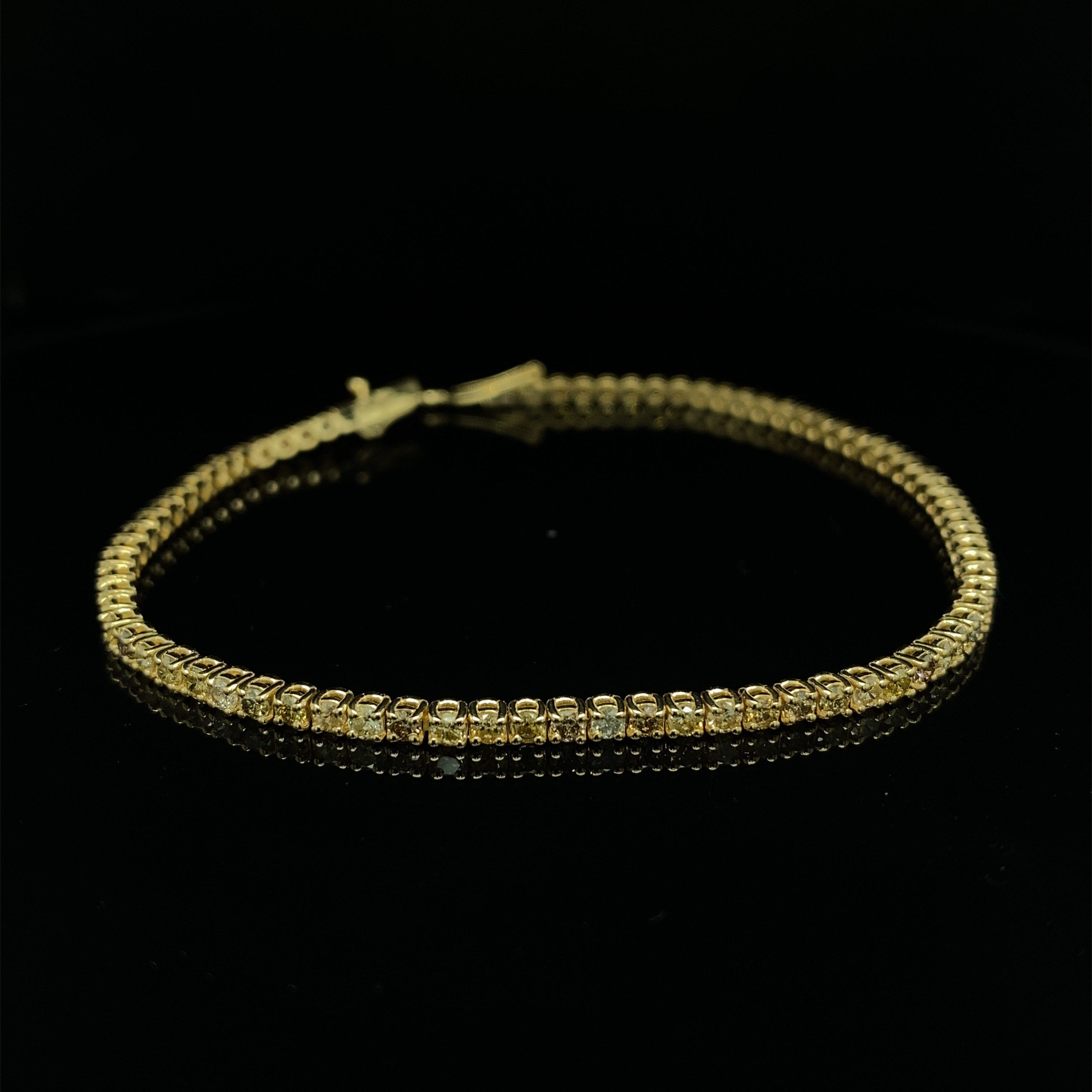 14K Gold tennis bracelet 2.75ct. 79diamonds