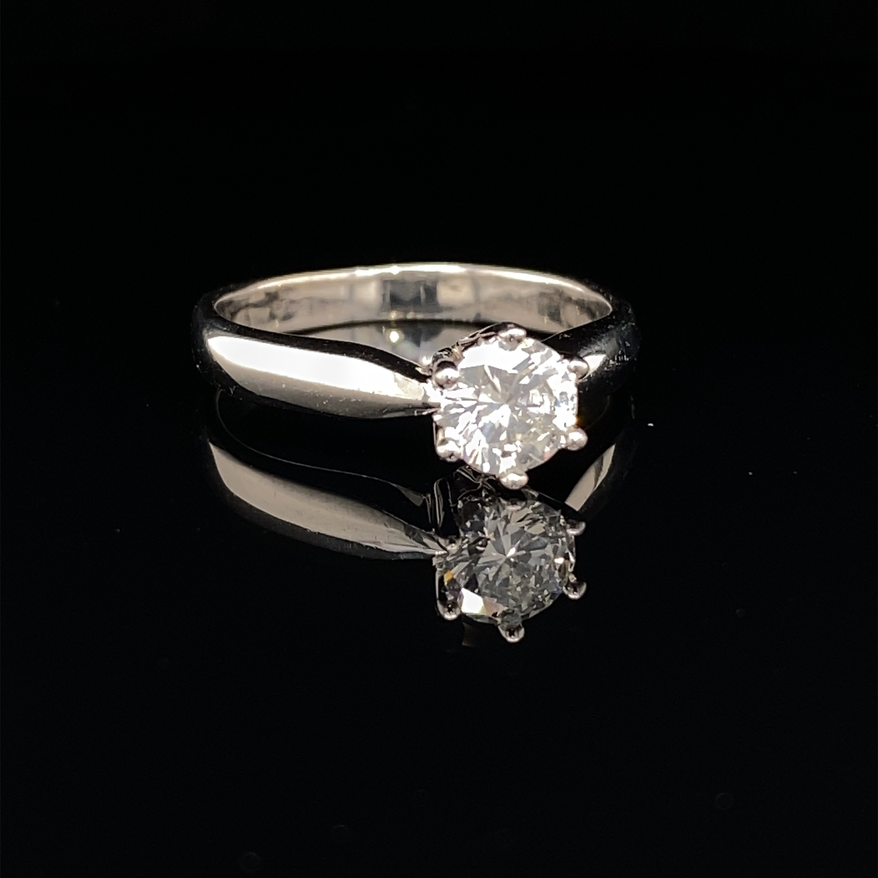 14K white gold solitaire diamond ring 0.50ct. 