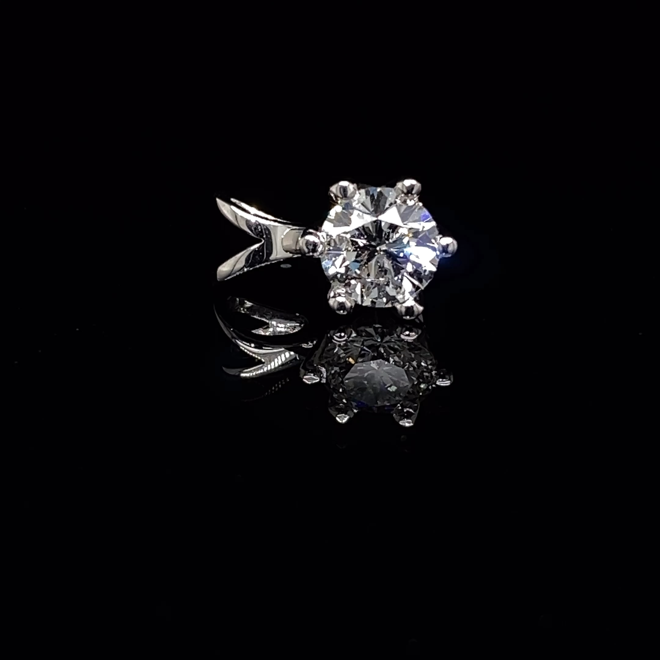 Klassisk 14K énstens hv.gull diamant-anheng GIA 0.75ct. TW-Si