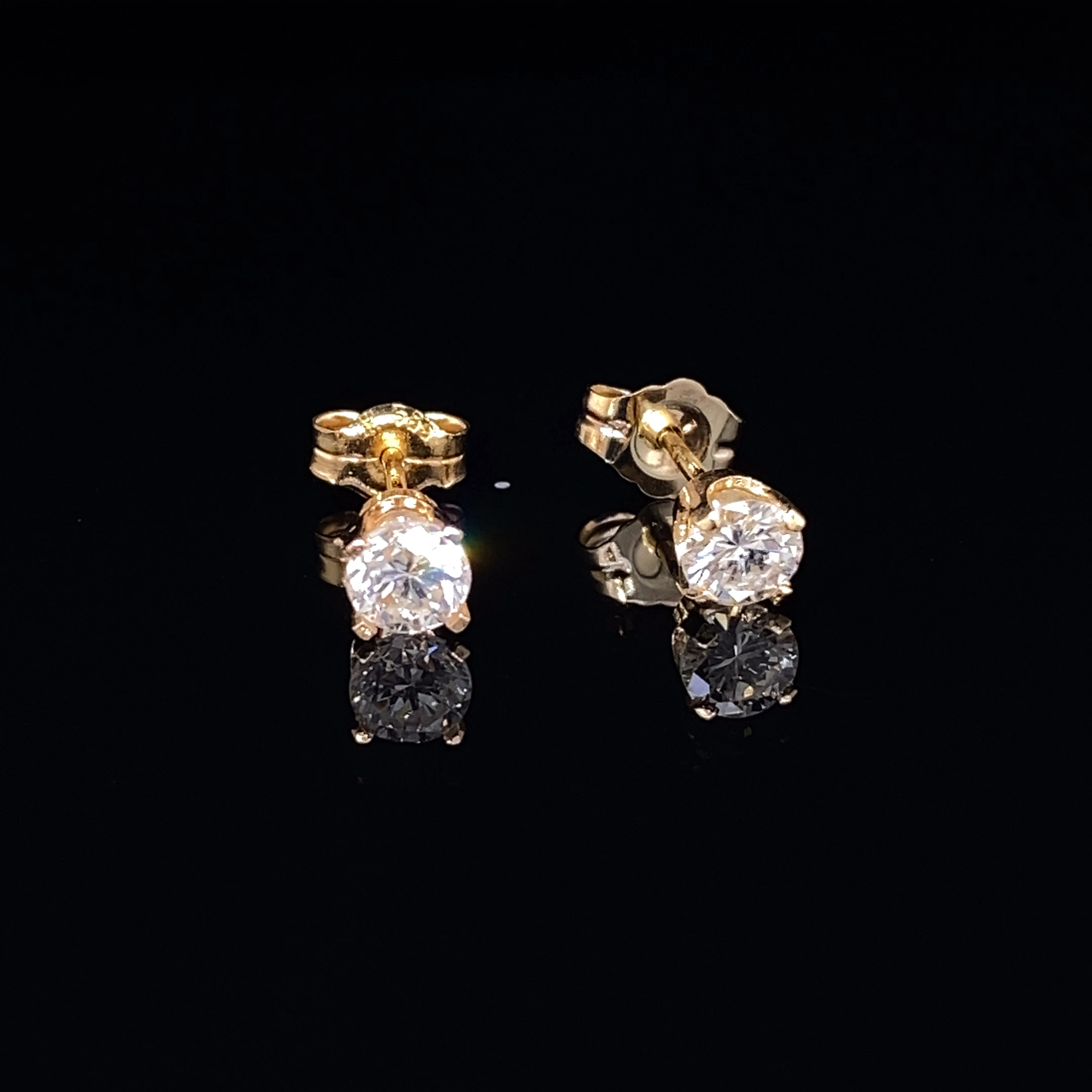 Vintage 14K yellow gold diamond-studs 0.50ct. W-Si