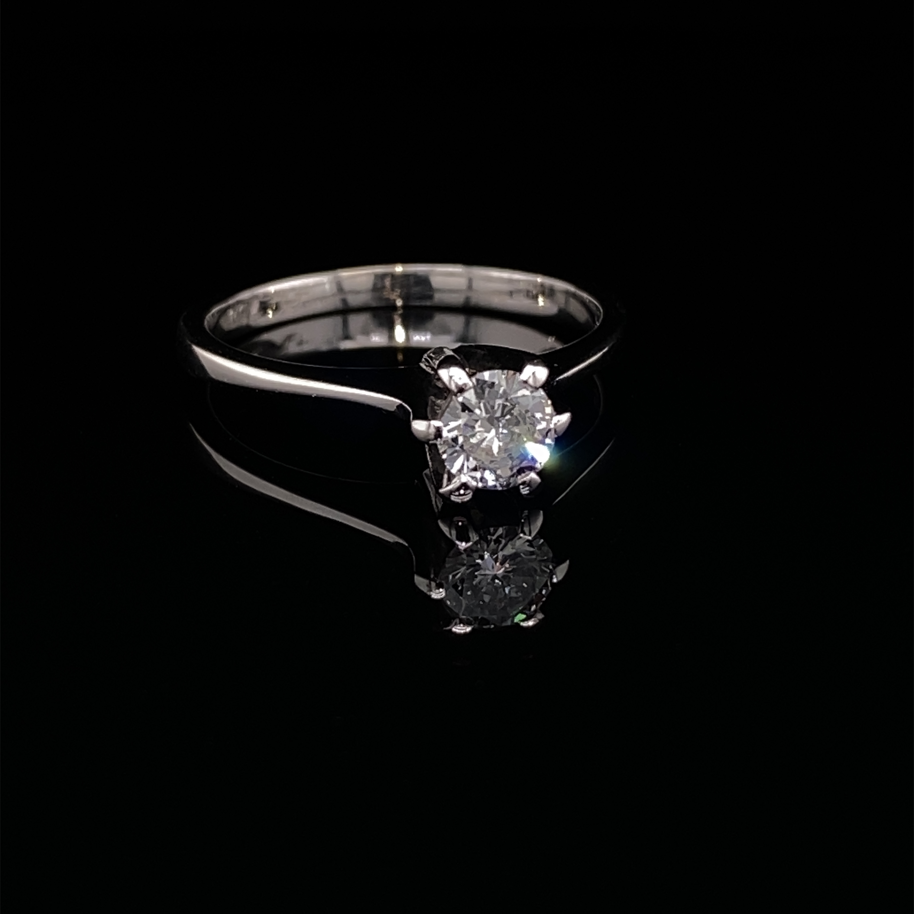 14K white gold solitiare diamond ring 0.37ct.