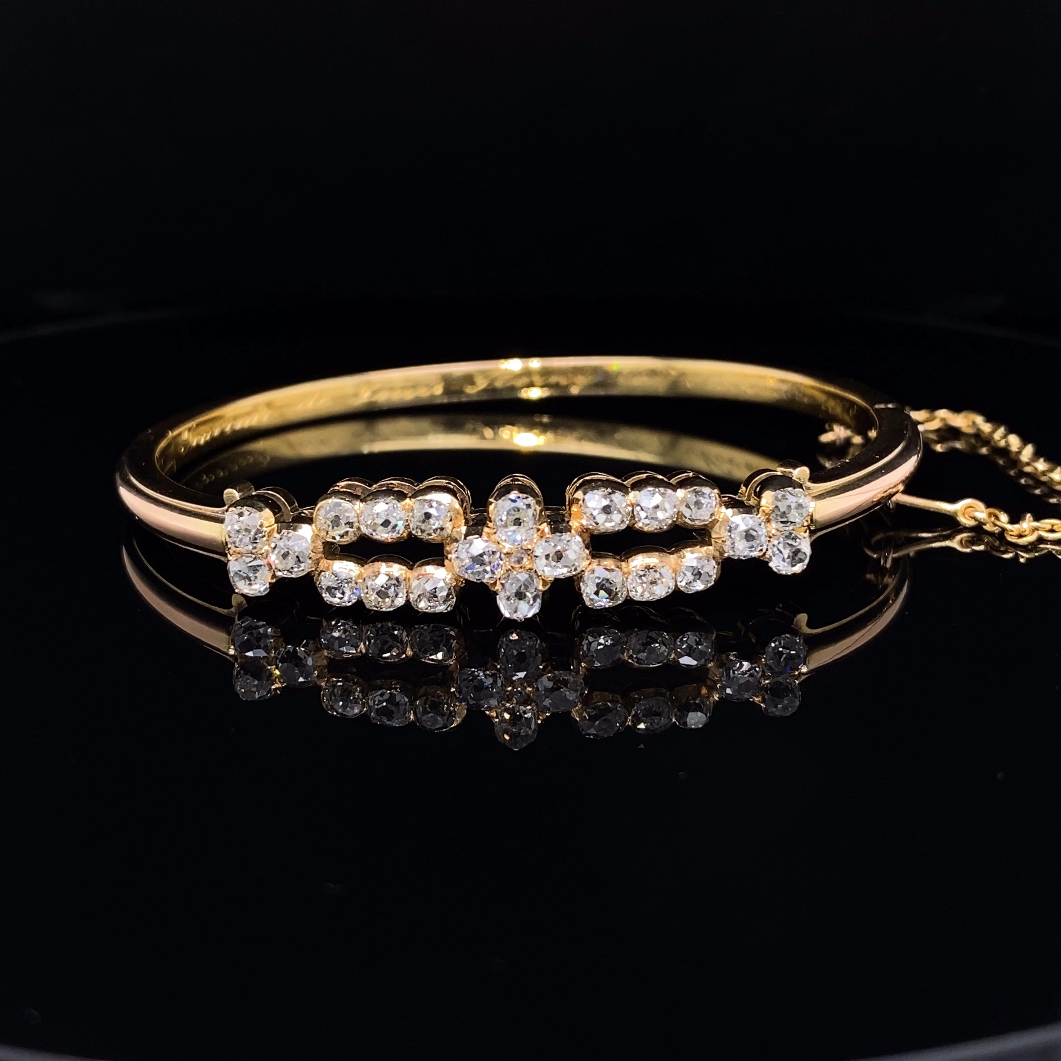 18K Antique Gold Bangle from 1879 - 23 old european cut diamonds - Approx, 3,30tctw.