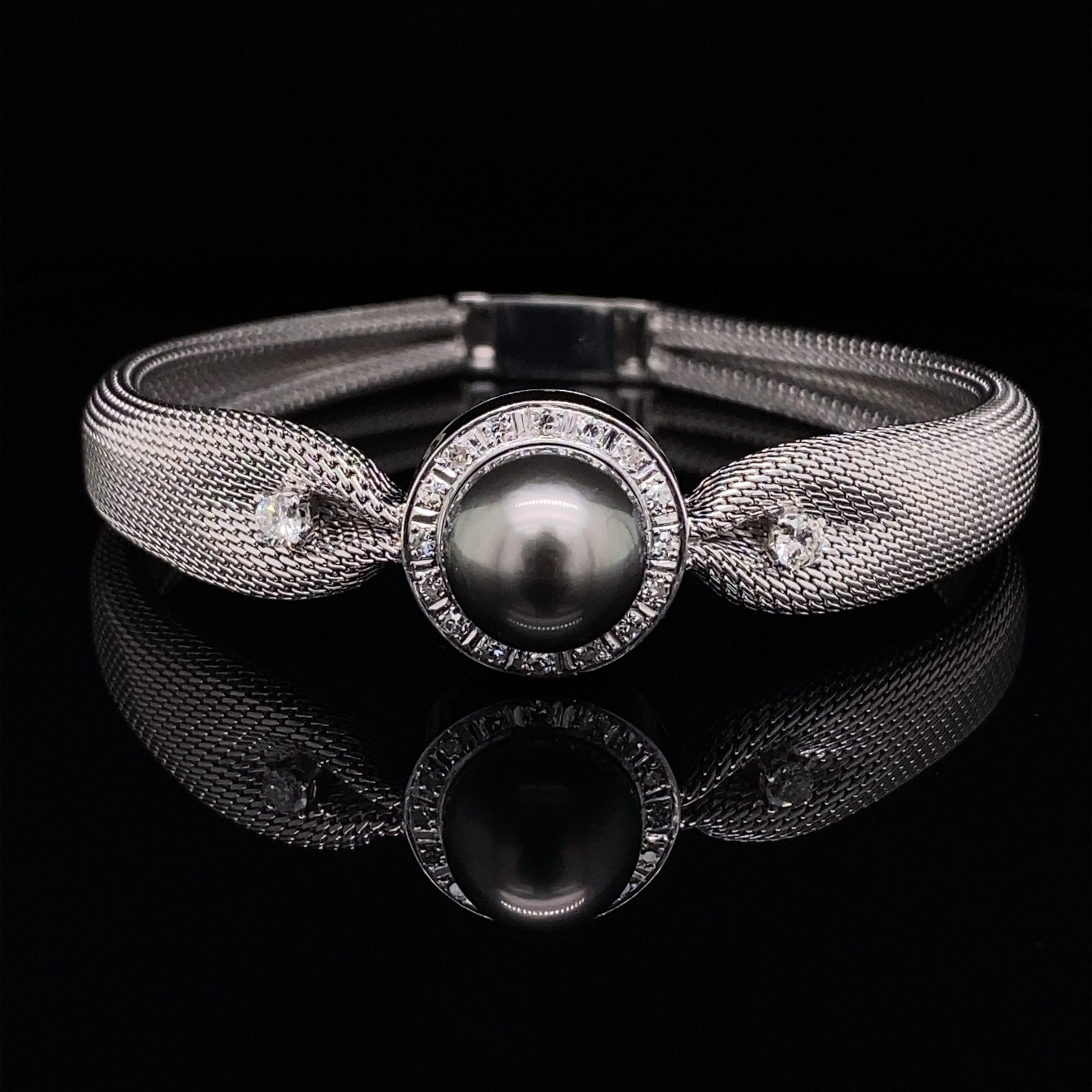 18K White gold diamond & black Tahiti pearl bracelet